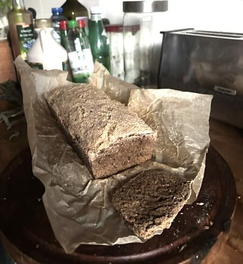 Roggebrood op bakpapier